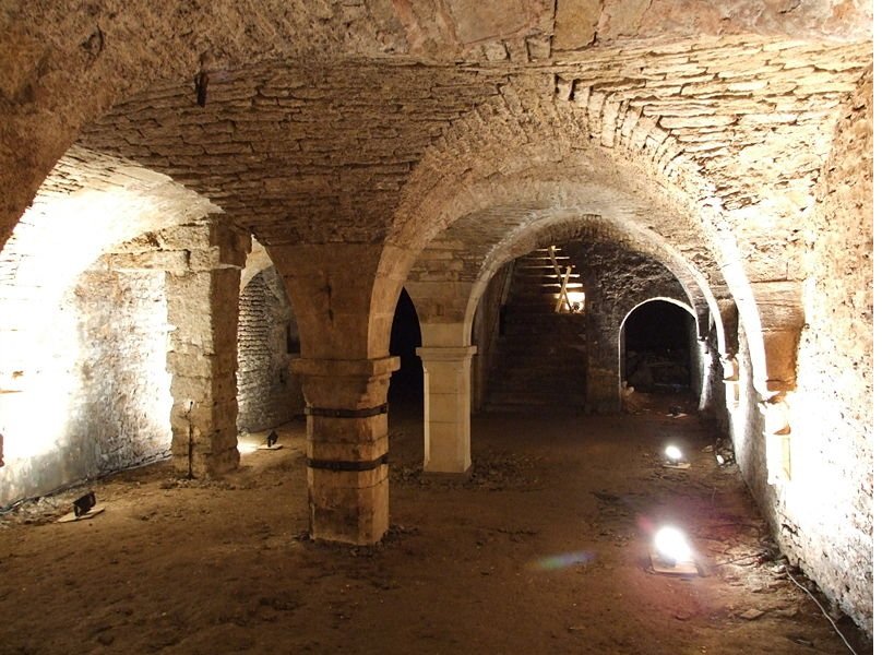 Langres cave.jpg