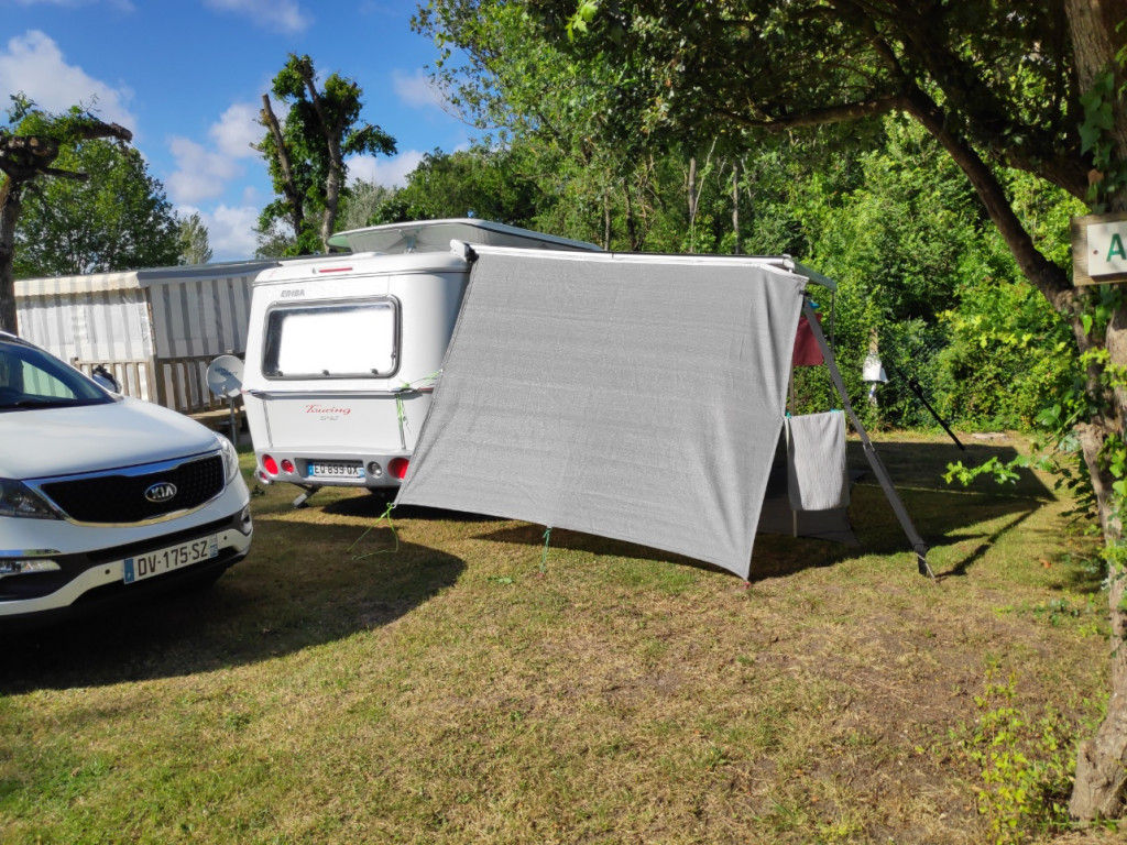 paresoleil.jpg (1.34 Mio) Vu 3019 fois Pare soleil SUNNY VIEW pour store : 240 X Hauteur 190 cm