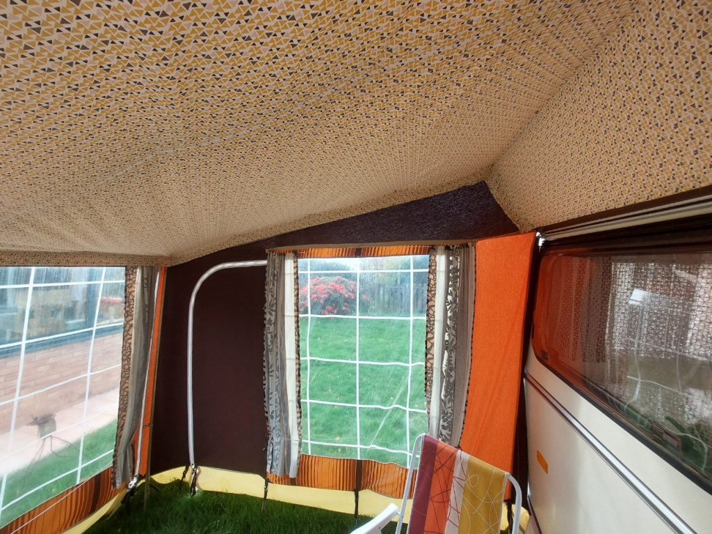 20221021_160426.jpg (442.13 Kio) Vu 2317 fois Oh qu'il est bô mon ciel de toit, mais moins beau que mon ciel de toi ma chérie (il est bon de savoir mentir pour la paix du ménage ;-))