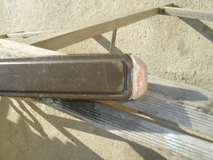 lundi le pied de table.jpg