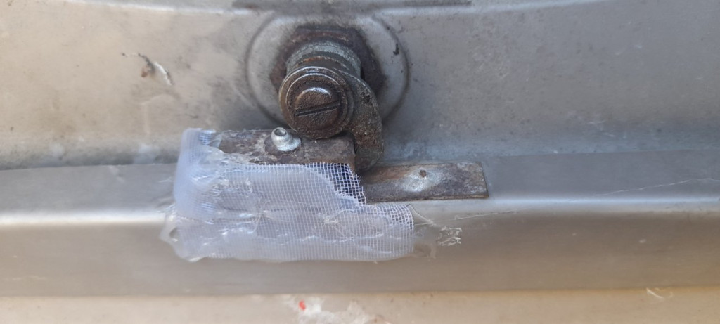 C'est solide et comme la réparation est à l'intérieur ce n'est pas gênant pour l'esthétique.