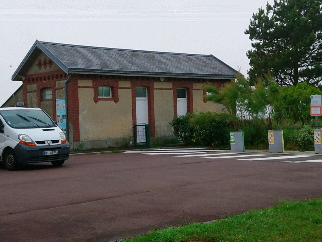Les sanitaires. (Les caissettes des toilettes seront à vider à la station de Montmartin sur Mer)